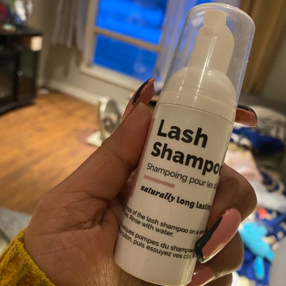 Lash Shampoo - Picture 3 of 6